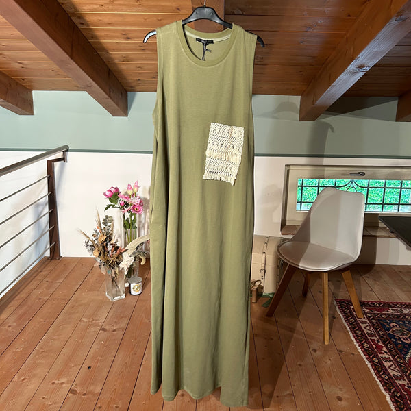 Long sleeveless dress