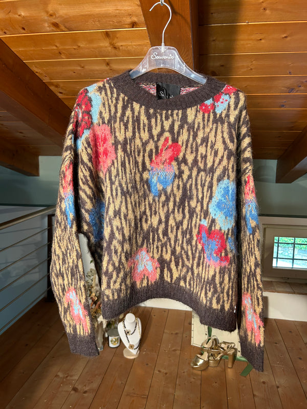 Wool sweater animal print